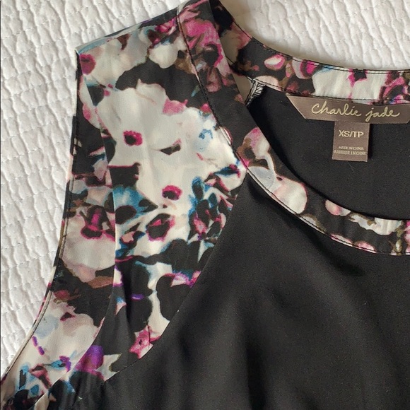 Charlie Jade flowy tank with neck detail - Picture 5 of 9